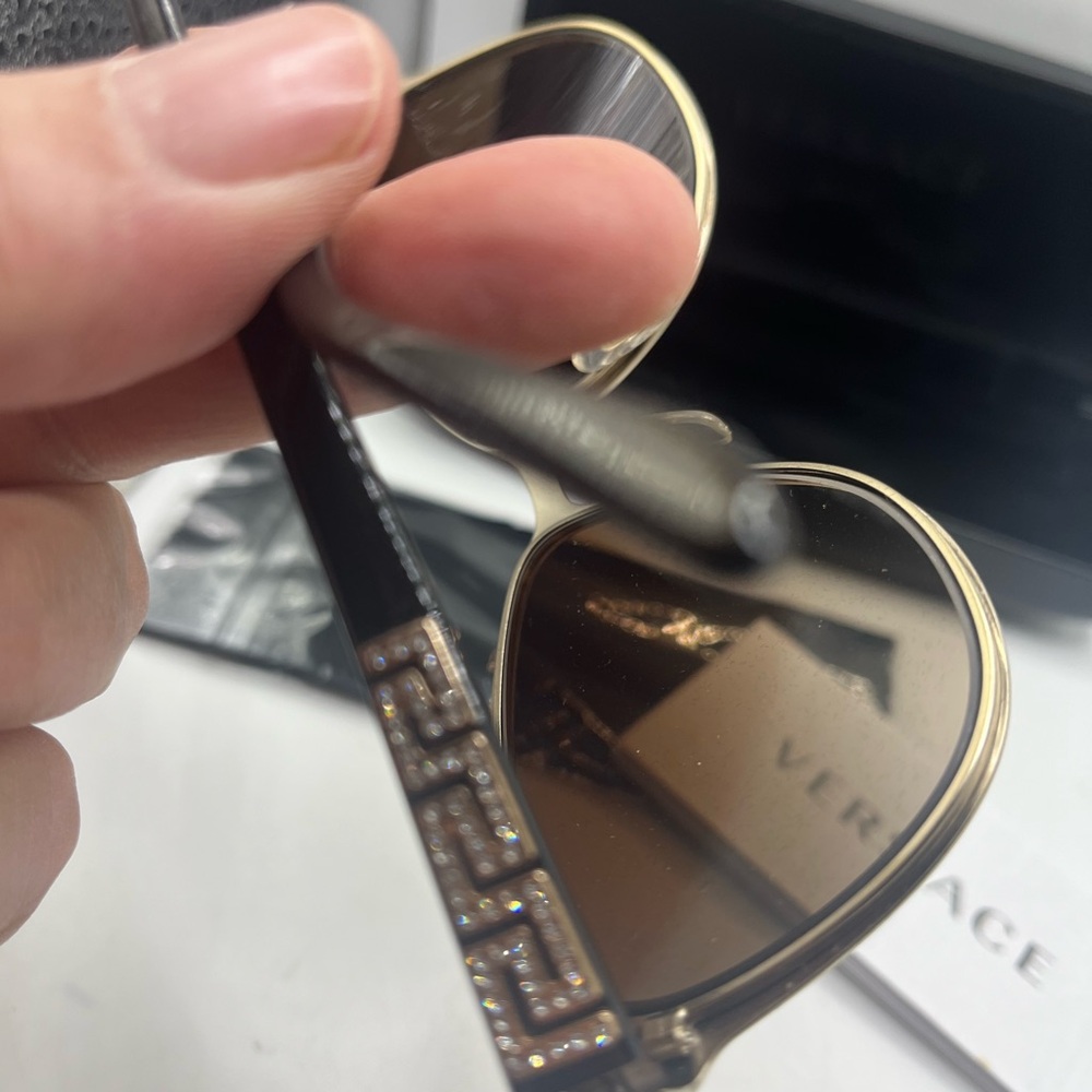 Versace sunglasses like new. With box - Picture 7 of 10